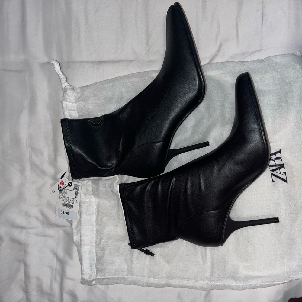 Zara leather boots size 42